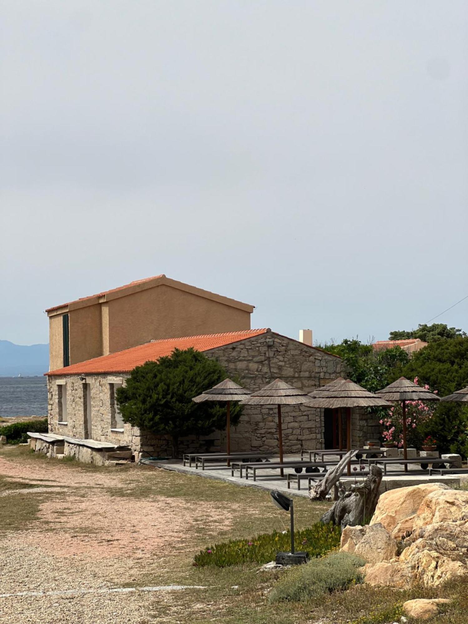 Appartamento Il Caracolo A Cala Francese La Maddalena  Zewnętrze zdjęcie